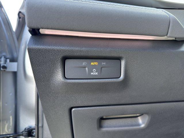 new 2025 Volkswagen Tiguan car, priced at $31,998