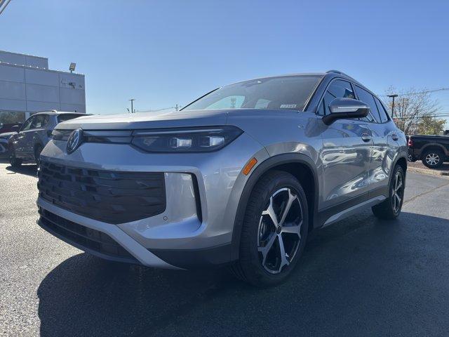 new 2025 Volkswagen Tiguan car, priced at $31,998