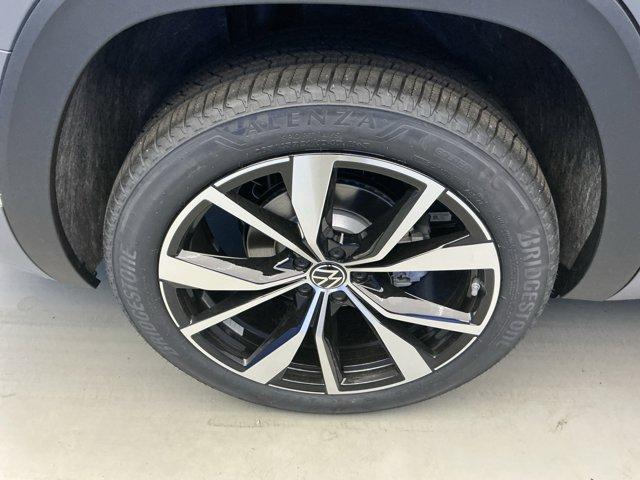 new 2025 Volkswagen Atlas car, priced at $51,998