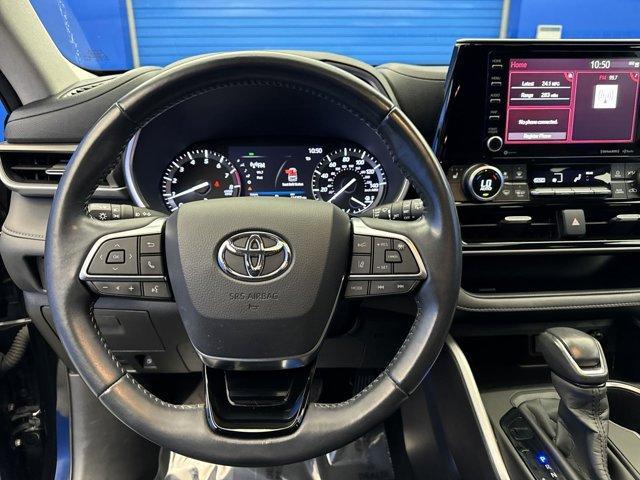 used 2020 Toyota Highlander car, priced at $24,998