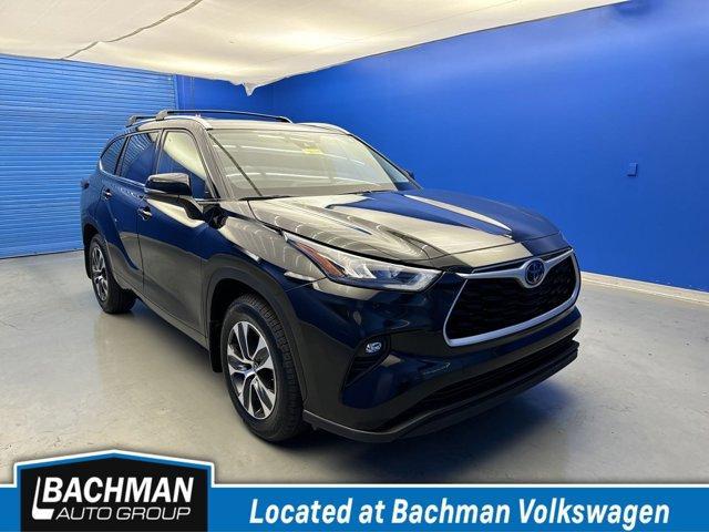 used 2020 Toyota Highlander car, priced at $24,998