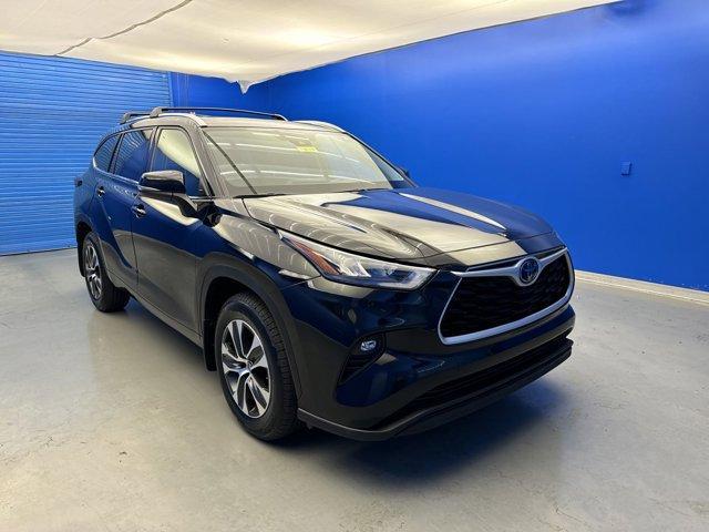 used 2020 Toyota Highlander car, priced at $24,998