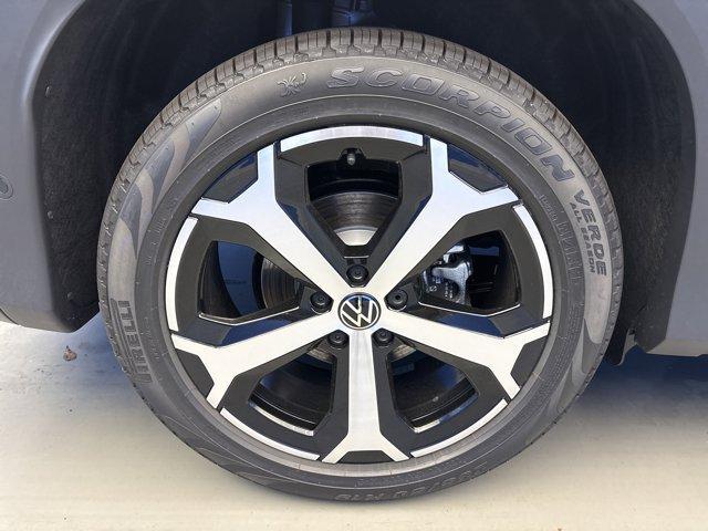 new 2025 Volkswagen Tiguan car, priced at $31,998