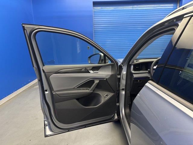 new 2025 Volkswagen Tiguan car, priced at $31,998