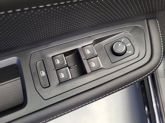 new 2025 Volkswagen Atlas car, priced at $44,118