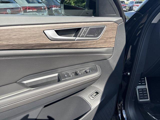new 2025 Volkswagen Atlas car, priced at $50,998