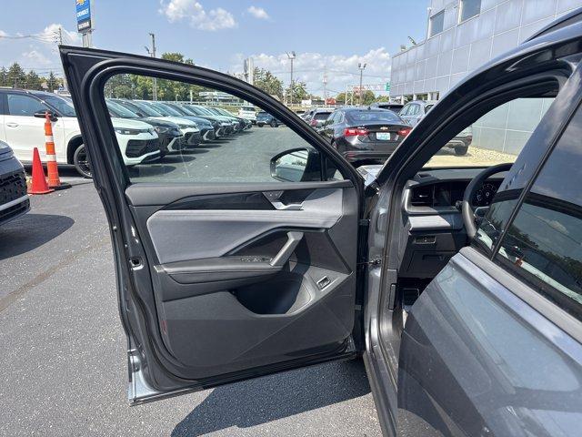 new 2025 Volkswagen Tiguan car, priced at $35,498