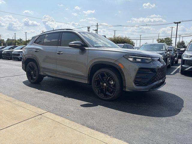 new 2025 Volkswagen Tiguan car, priced at $35,498