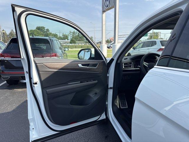 new 2025 Volkswagen Atlas car, priced at $50,350