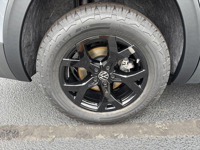 new 2025 Volkswagen Atlas car, priced at $43,898