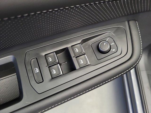 new 2025 Volkswagen Atlas car, priced at $39,636