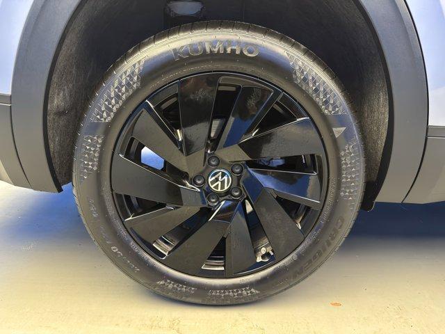 used 2025 Volkswagen Atlas car, priced at $36,598