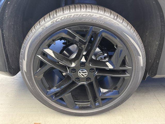 new 2025 Volkswagen Tiguan car, priced at $36,998