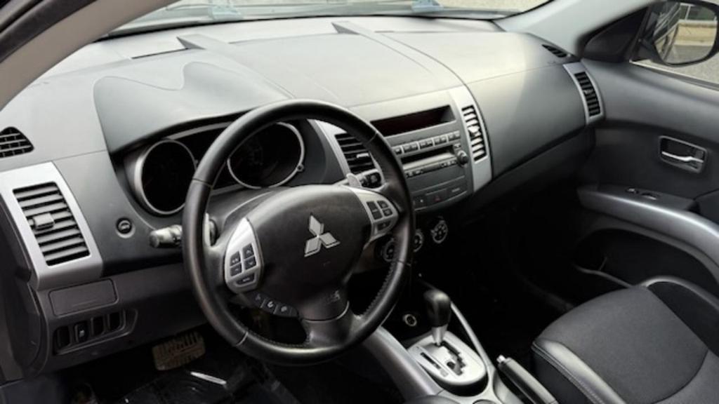 used 2012 Mitsubishi Outlander car, priced at $5,599