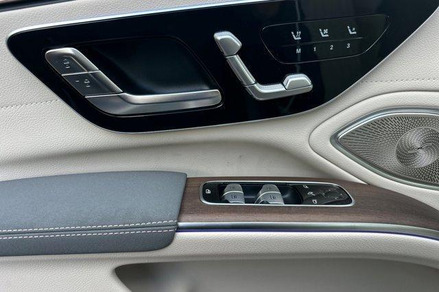 new 2025 Mercedes-Benz EQS 450 car, priced at $113,695