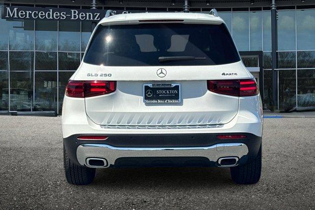new 2025 Mercedes-Benz GLB 250 car, priced at $51,590