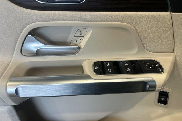 new 2025 Mercedes-Benz GLB 250 car, priced at $52,020