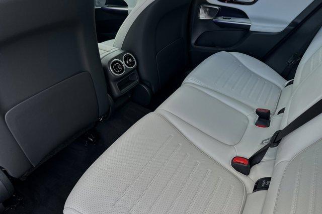 new 2025 Mercedes-Benz GLC 300 car, priced at $62,305