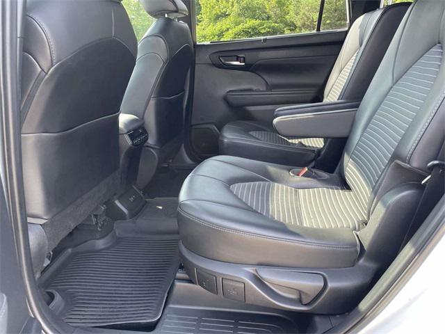 used 2021 Toyota Highlander car, priced at $37,357