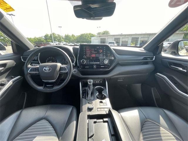 used 2021 Toyota Highlander car, priced at $37,357