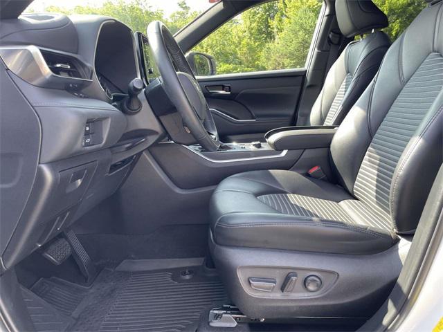 used 2021 Toyota Highlander car, priced at $37,357