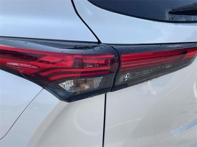 used 2021 Toyota Highlander car, priced at $37,357