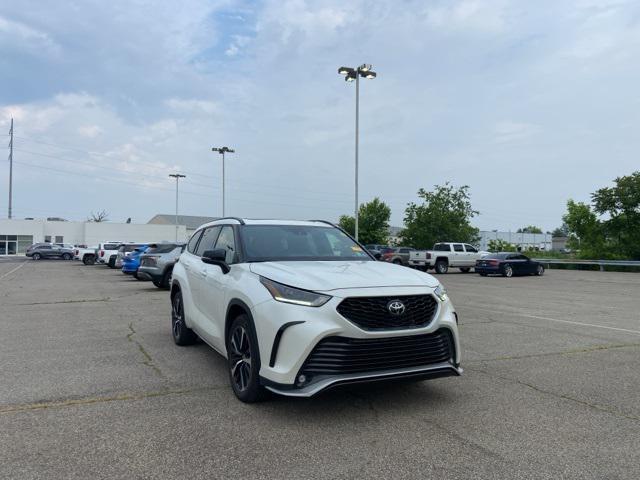 used 2021 Toyota Highlander car, priced at $37,994