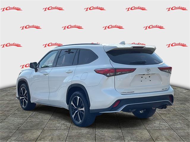 used 2021 Toyota Highlander car, priced at $37,357