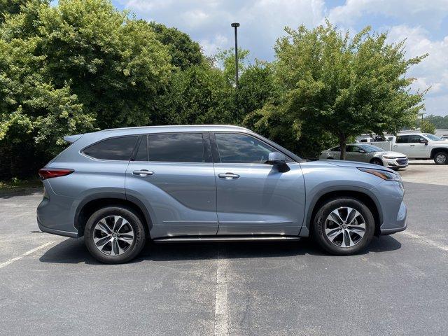 used 2021 Toyota Highlander car, priced at $29,989