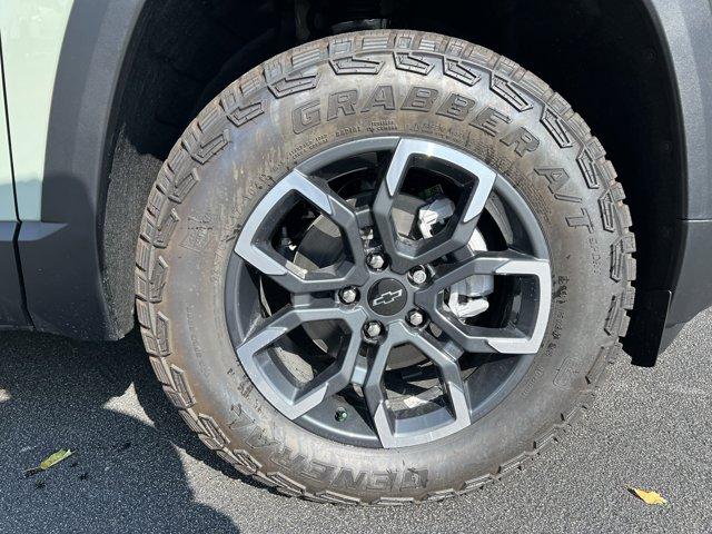 new 2026 Chevrolet Equinox car, priced at $32,490