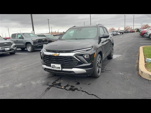 new 2025 Chevrolet TrailBlazer car, priced at $27,446