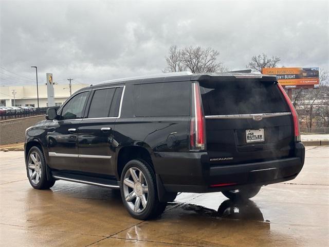 used 2020 Cadillac Escalade ESV car, priced at $29,711