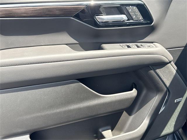 new 2025 Chevrolet Suburban car, priced at $75,952