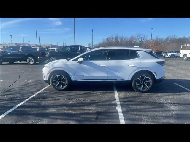 new 2025 Chevrolet Equinox car, priced at $43,045