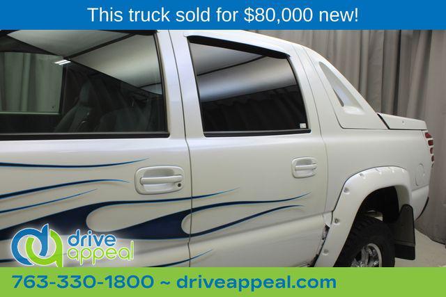 used 2005 Chevrolet Avalanche car, priced at $9,500