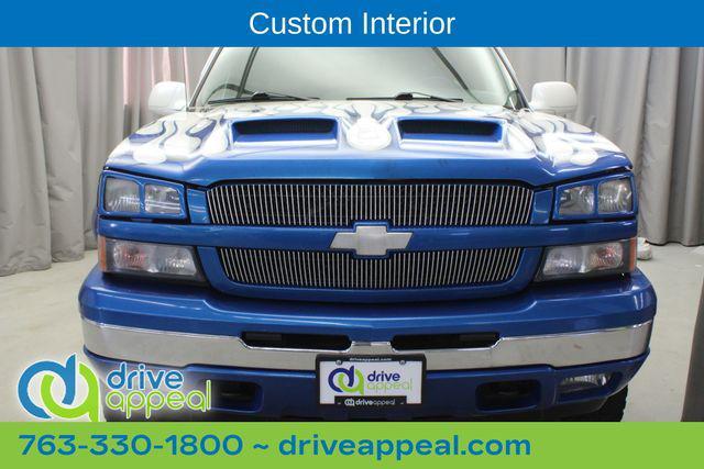 used 2005 Chevrolet Avalanche car, priced at $9,500