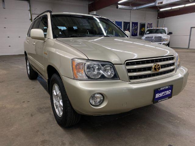 used 2003 Toyota Highlander car, priced at $8,900