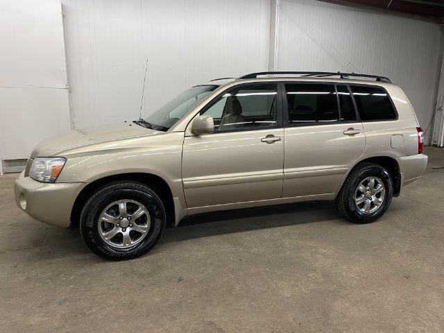 used 2004 Toyota Highlander car, priced at $11,997