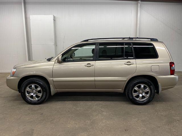 used 2004 Toyota Highlander car, priced at $11,997