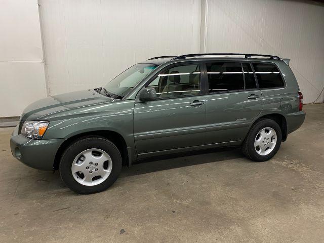 used 2007 Toyota Highlander car, priced at $13,997