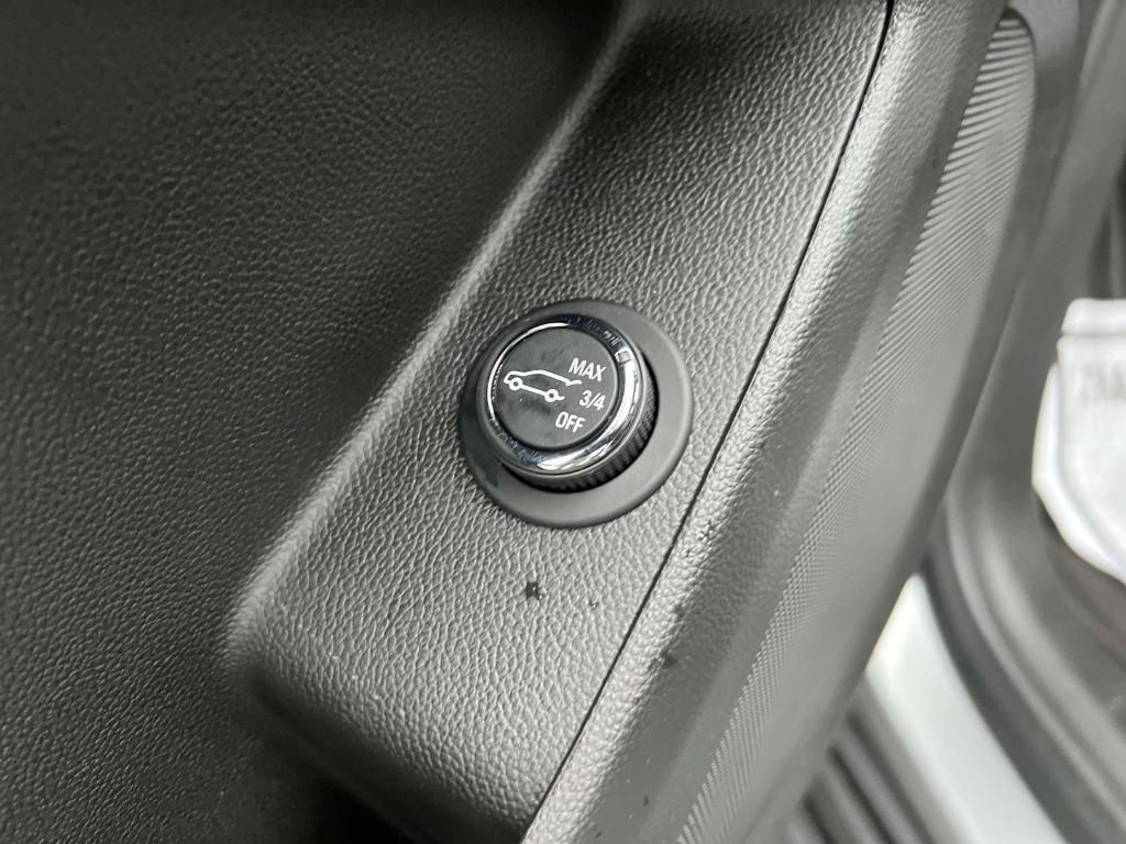 used 2023 Chevrolet Traverse car, priced at $28,900