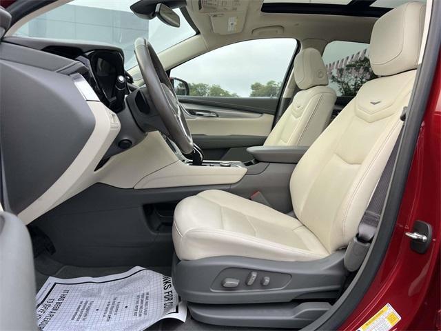 used 2022 Cadillac XT5 car, priced at $30,400
