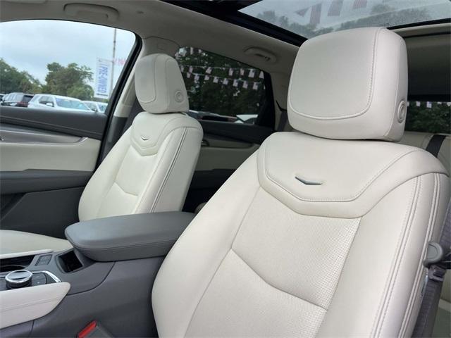 used 2022 Cadillac XT5 car, priced at $30,400
