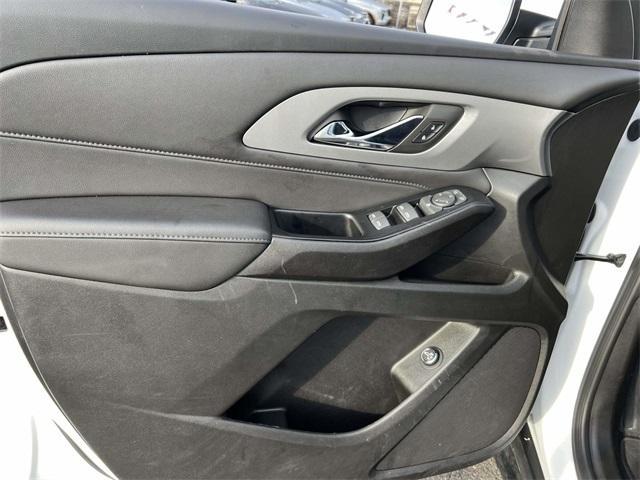used 2023 Chevrolet Traverse car, priced at $27,200