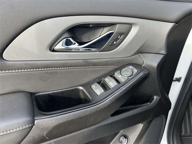 used 2023 Chevrolet Traverse car, priced at $27,200