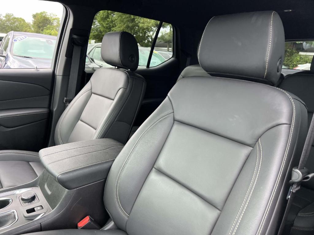 used 2023 Chevrolet Traverse car, priced at $30,800