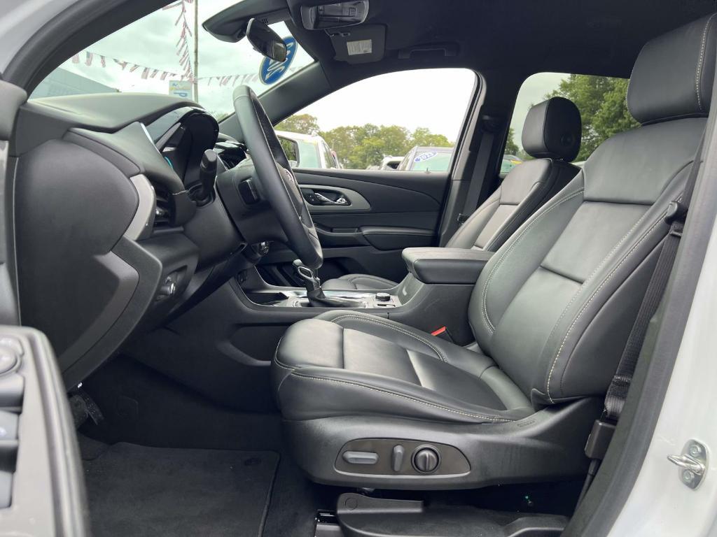 used 2023 Chevrolet Traverse car, priced at $30,800
