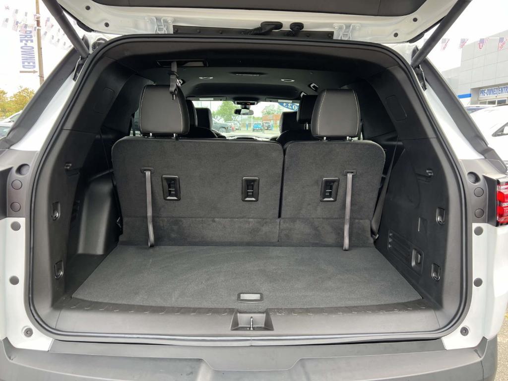 used 2023 Chevrolet Traverse car, priced at $30,800