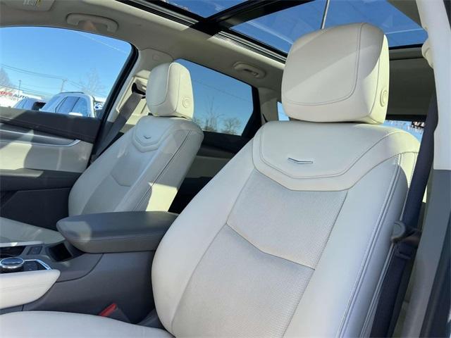 used 2022 Cadillac XT5 car, priced at $32,888