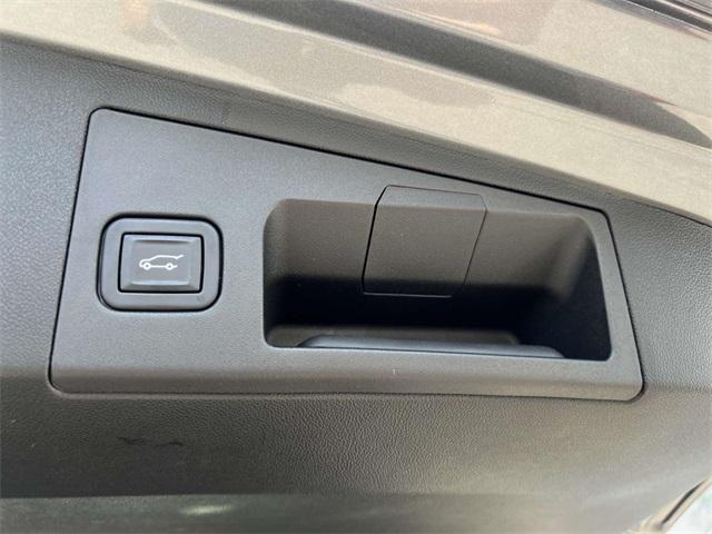 used 2022 Cadillac XT5 car, priced at $24,505